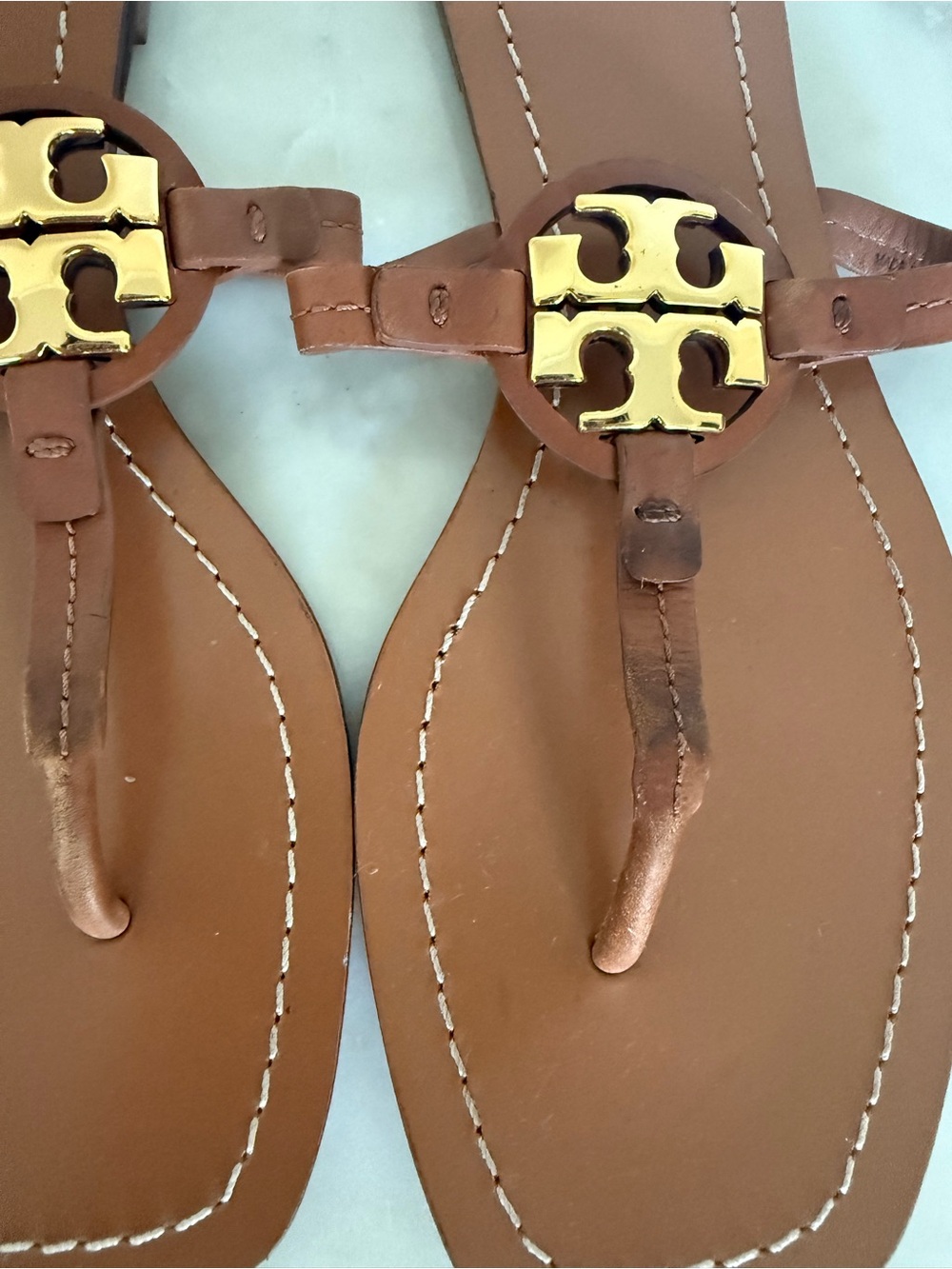 Tory Burch Miller Sandals Tan Leather Gold Logo Thong Sz 6.5